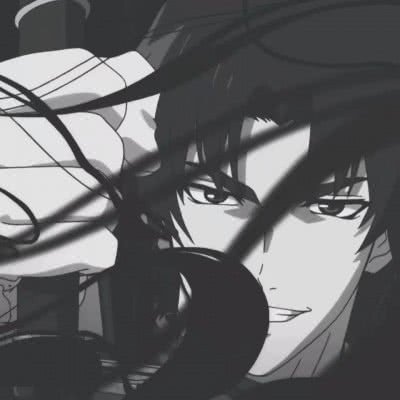 杨采钰优衣库松弛感教科书
